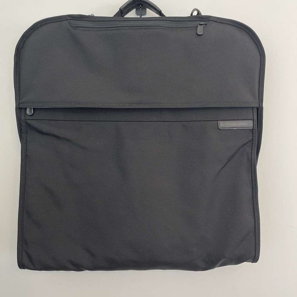 Briggs & Riley Travelware Bifold Black Nylon Garment  Wardrobe Bag Hook to Hang
